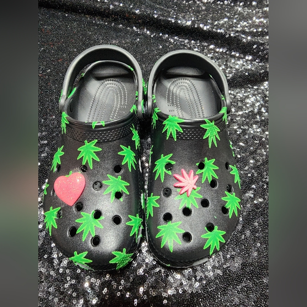 Black Crocs Classic Hemp Leaf clogs Womans Size 8